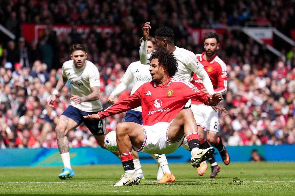 Bida si Zirkzee sa Imposibleng Gol para sa Manchester United