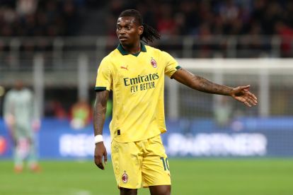 Bistado Si Rafael Leao Nagsuot Ng Corinthians Jersey Habang Bakasyon
