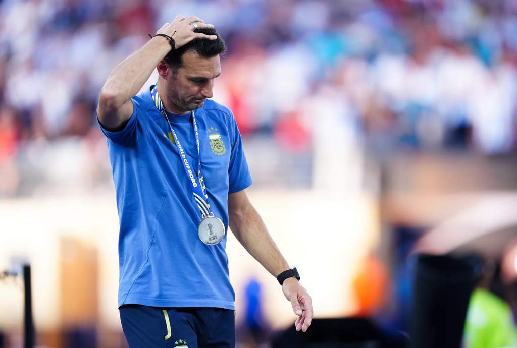Emosyonal na Paumanhin ni Lionel Scaloni Matapos ang Bigong Kampanya