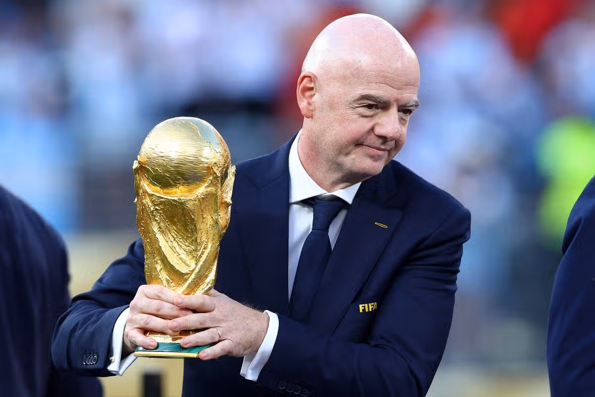 Si Gianni Infantino sa gitna ng kontrobersya at panawagang pagbibitiw mula sa La Liga