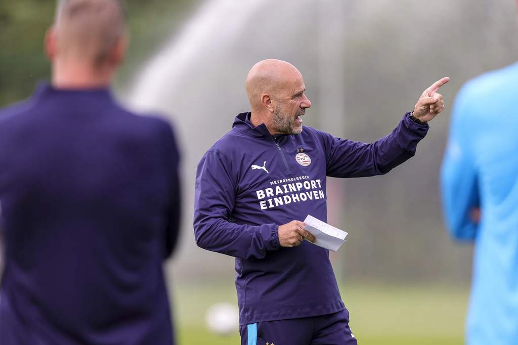 Si Peter Bosz ay nagbabala tungkol sa lakas ng Ajax sa susunod na season sa Eredivisie