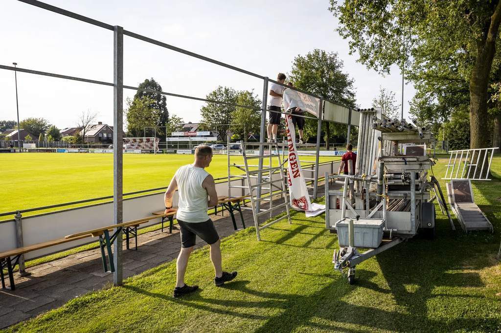 Pagsasanay ng mga manlalaro ng PSV at AZ para sa Eredivisie season