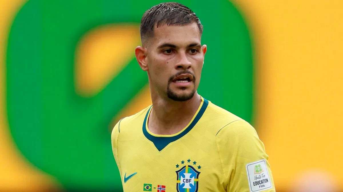 Si Bruno Guimaraes habang naglalaro sa entablado ng Premier League