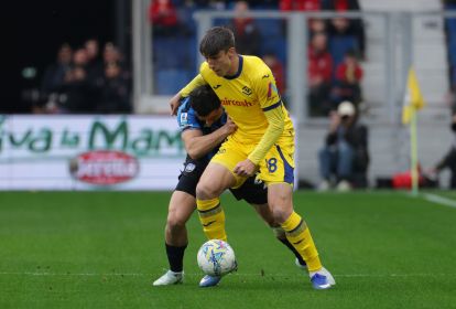 Si Kieron Bowie ng Hellas Verona habang naglalaro sa Serie A